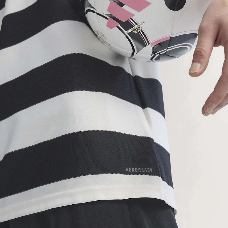 Maillot authentique adidas x Studio Sgura noir Juventus 2025/26, quatrième tenue de terrain pour homme