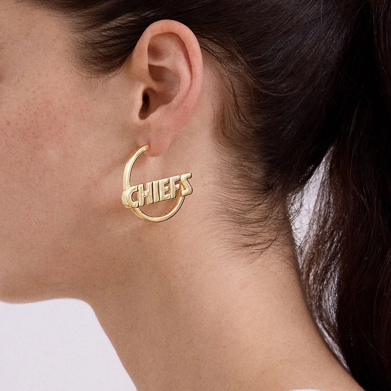 Boucles d'oreilles créoles BaubleBar avec logo des Chiefs de Kansas City
