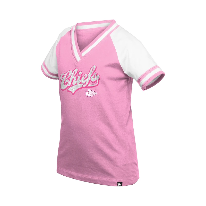T-shirt à col en V raglan rose pour fille New Era Kansas City Chiefs Mommy & Me Multiplier