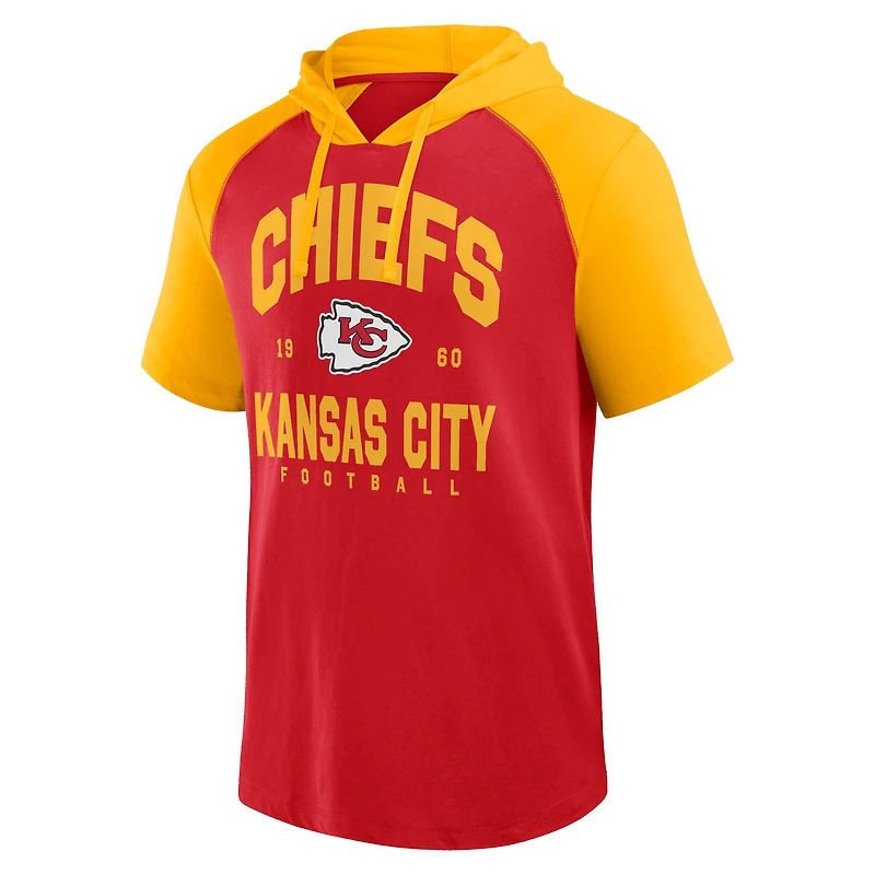 Sweat à capuche manches courtes Fanatics rouge/or pour homme des Kansas City Chiefs Prime