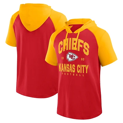 Sweat à capuche manches courtes Fanatics rouge/or pour homme des Kansas City Chiefs Prime