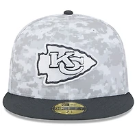 Casquette ajustée 59FIFTY New Era Arctic Camo/Graphite Kansas City Chiefs 2024 Salute To Service pour homme