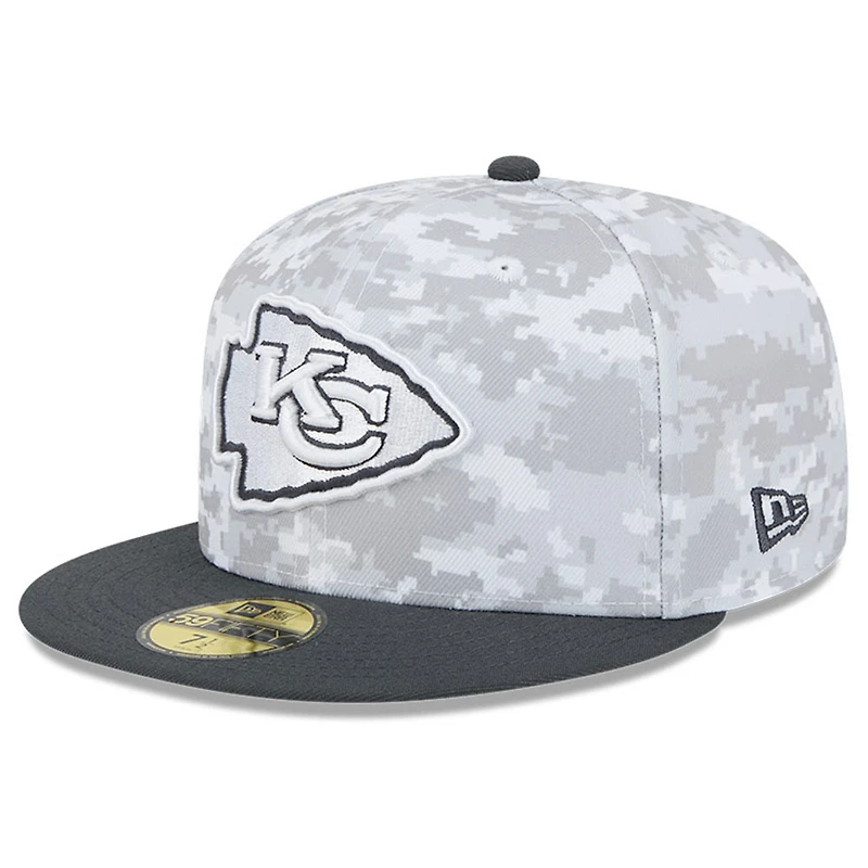 Casquette ajustée 59FIFTY New Era Arctic Camo/Graphite Kansas City Chiefs 2024 Salute To Service pour homme