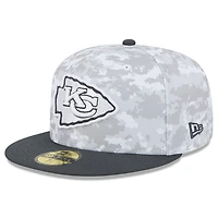 Casquette ajustée 59FIFTY New Era Arctic Camo/Graphite Kansas City Chiefs 2024 Salute To Service pour homme