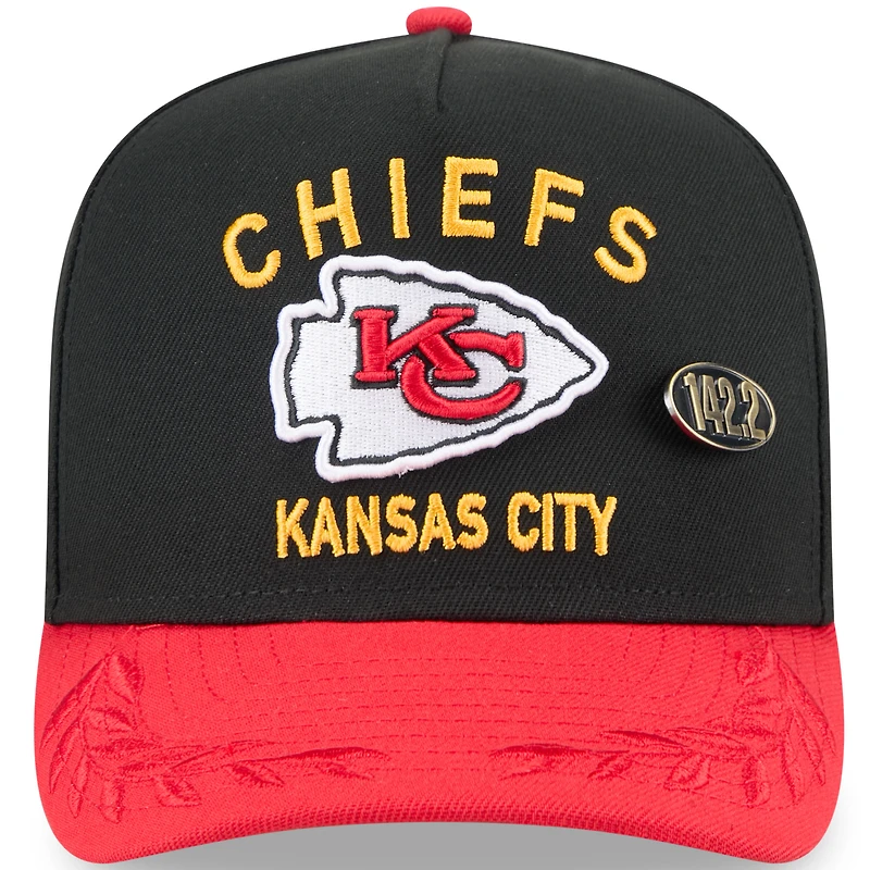 Casquette ajustée New Era 59FIFTY noire/rouge pour homme, modèle A-Frame, draft NFL 2025, Kansas City Chiefs, sur scène