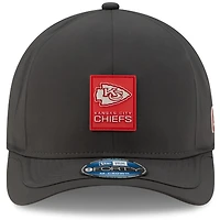 Casquette ajustable 9FORTY M-Crown anthracite pour homme New Era Kansas City Chiefs 2025 Sideline