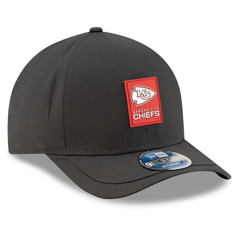 Casquette ajustable 9FORTY M-Crown anthracite pour homme New Era Kansas City Chiefs 2025 Sideline