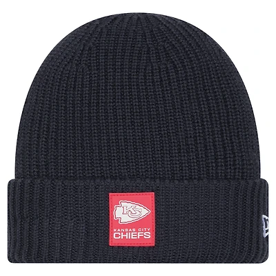 Men's New Era Charcoal Kansas City Chiefs 2025 Sideline Cold Weather Cuffed Knit Hat