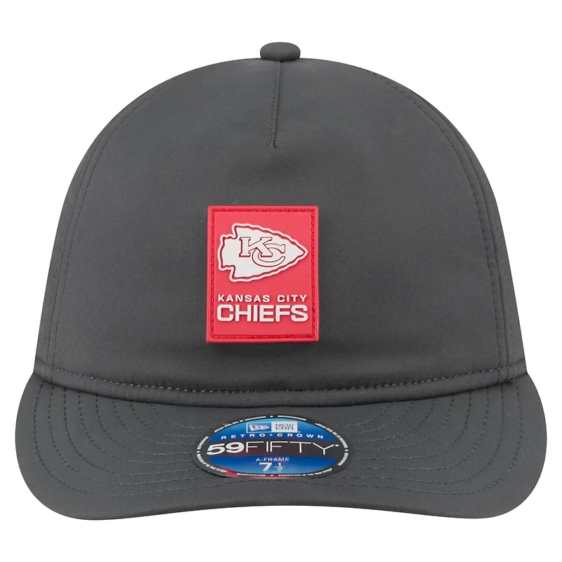 Casquette ajustée New Era 59FIFTY pour homme, couleur anthracite, Kansas City Chiefs, édition spéciale 2025, modèle Sideline Cold Weather Retro Crown.