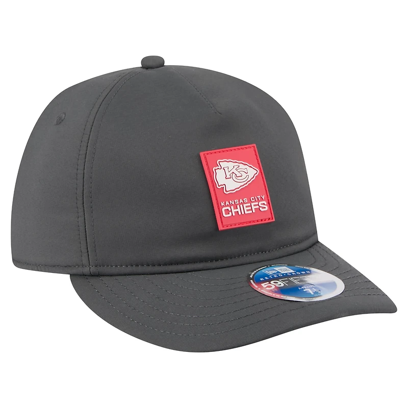 Casquette ajustée New Era 59FIFTY pour homme, couleur anthracite, Kansas City Chiefs, édition spéciale 2025, modèle Sideline Cold Weather Retro Crown.