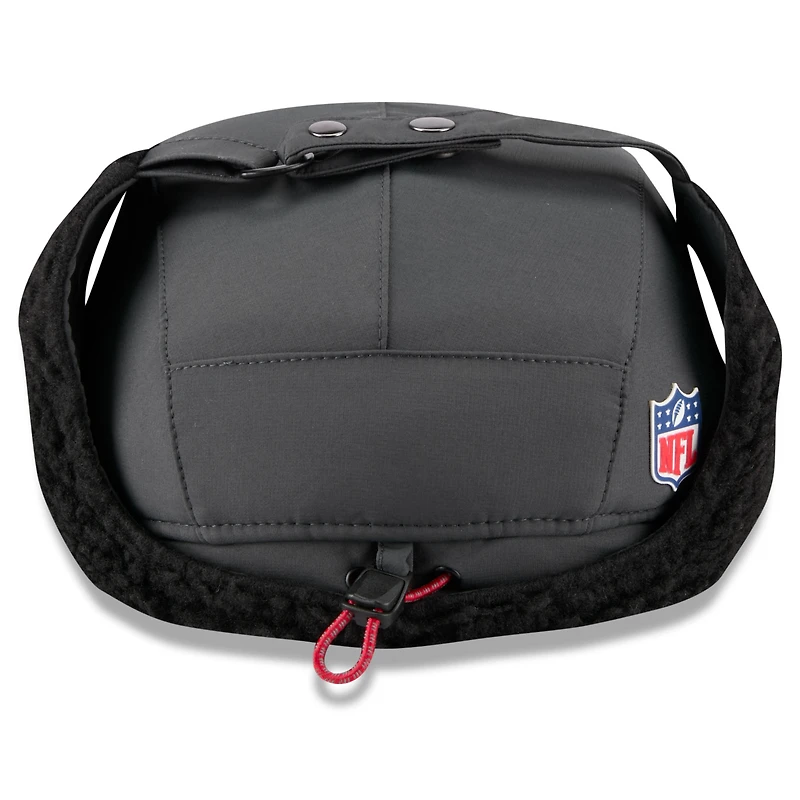 Casquette ajustable à oreilles de chien New Era anthracite Kansas City Chiefs 2025 Sideline Runner pour homme