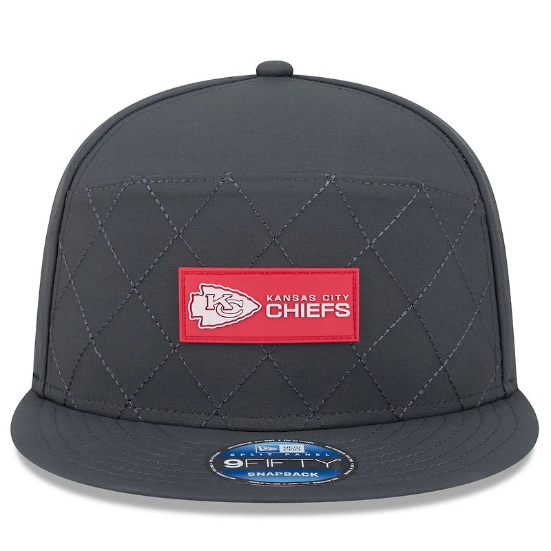 Casquette snapback 9FIFTY à panneau fendu latéral New Era anthracite Kansas City Chiefs 2025 pour homme