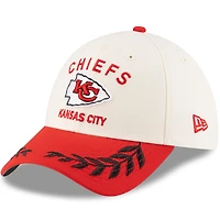Casquette New Era 39THIRTY Flex crème/rouge pour homme des Kansas City Chiefs, draft NFL 2025