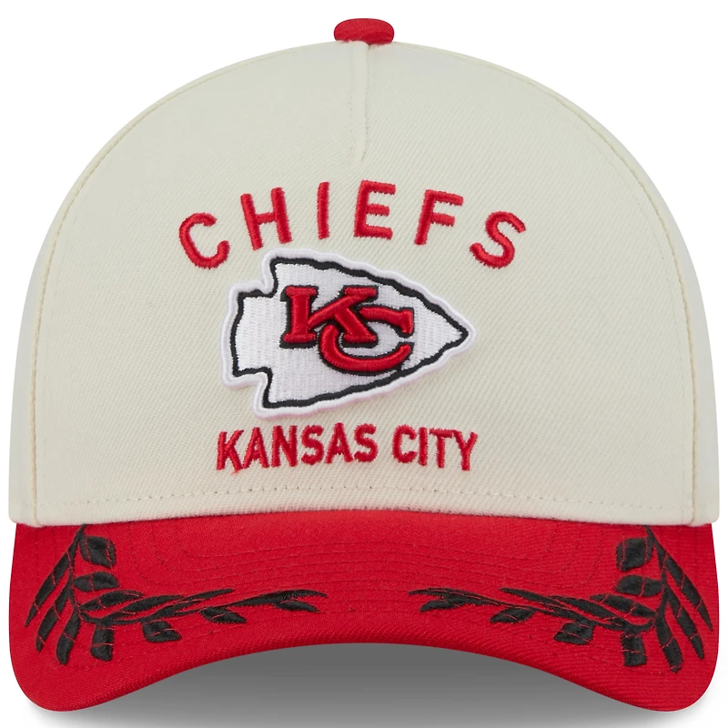 Casquette ajustable New Era 9FORTY A-Frame M-Crown crème/rouge pour homme des Kansas City Chiefs, draft NFL 2025