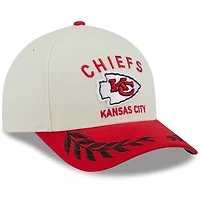Casquette ajustable New Era 9FORTY A-Frame M-Crown crème/rouge pour homme des Kansas City Chiefs, draft NFL 2025