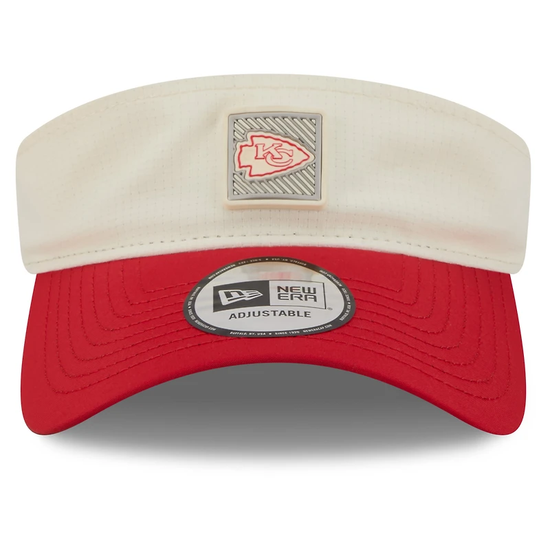 Casquette New Era crème/rouge pour homme, Kansas City Chiefs, camp d'entraînement NFL 2026, visière ajustable