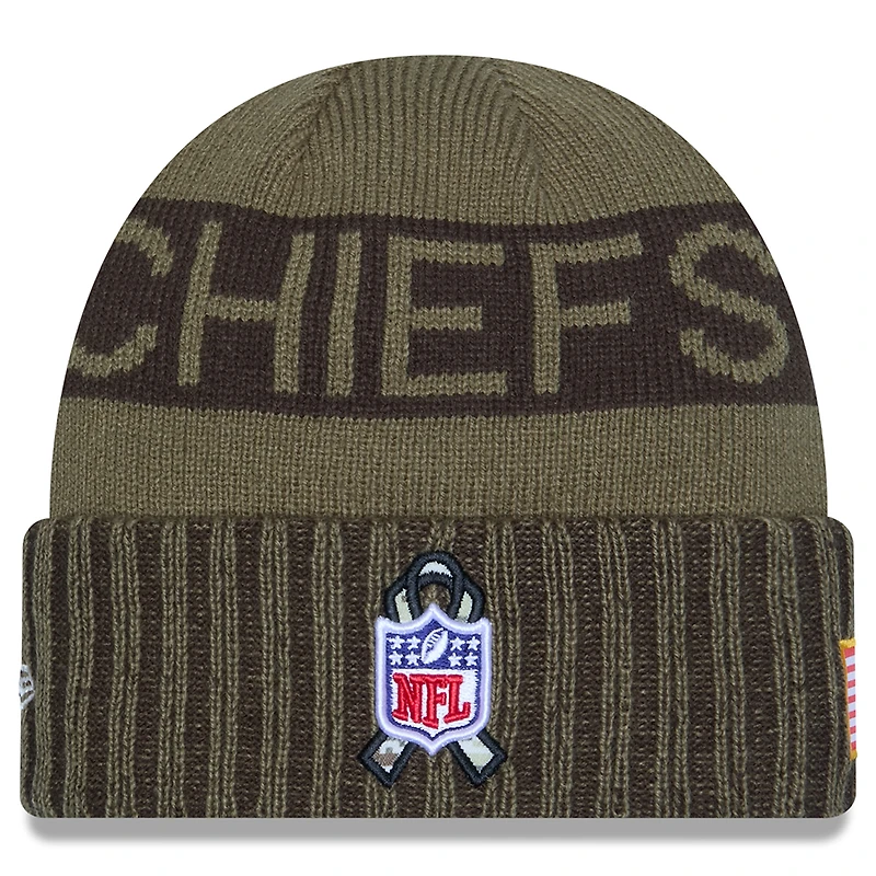 Bonnet à revers New Era vert foncé Kansas City Chiefs 2025 Salute to Service pour homme