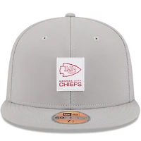 Casquette ajustée 59FIFTY Sideline 2025 des Kansas City Chiefs de New Era pour homme, grise