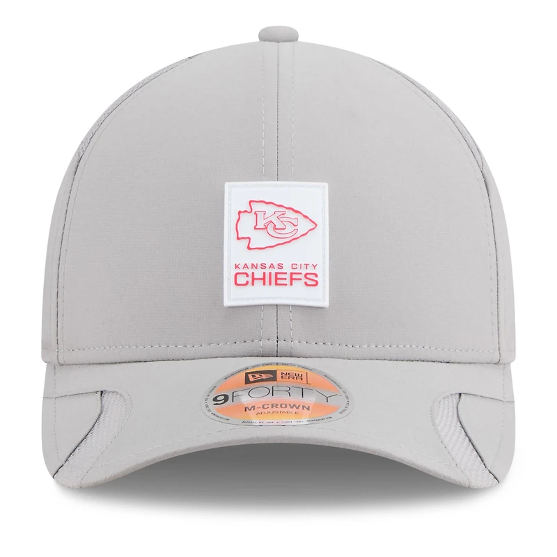 Casquette ajustable New Era grise Kansas City Chiefs 2025 Sideline M-Crown 9FORTY pour homme