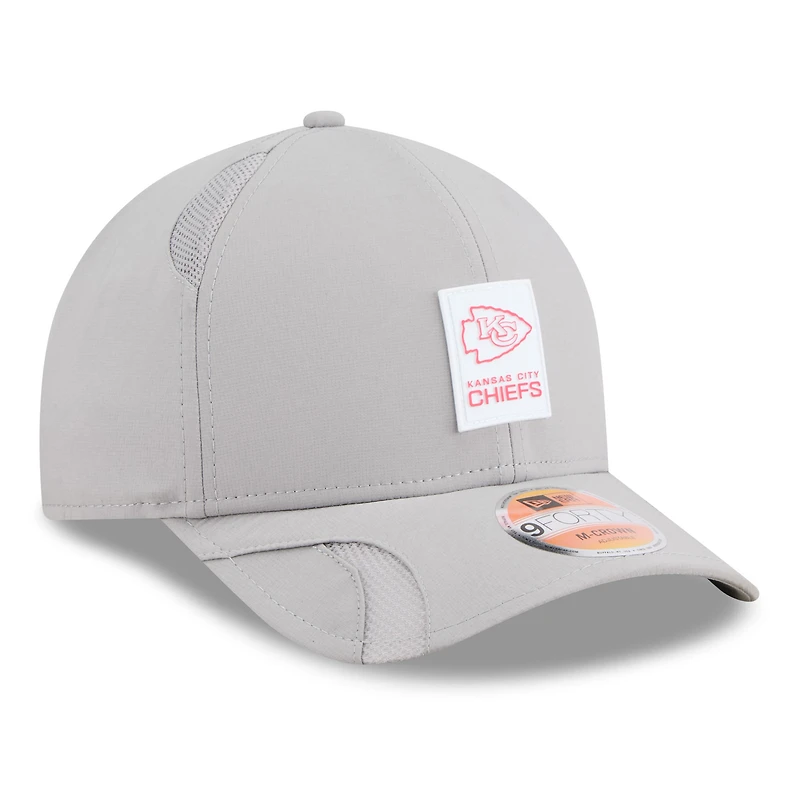 Casquette ajustable New Era grise Kansas City Chiefs 2025 Sideline M-Crown 9FORTY pour homme
