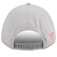 Casquette ajustable New Era grise Kansas City Chiefs 2025 Sideline M-Crown 9FORTY pour homme