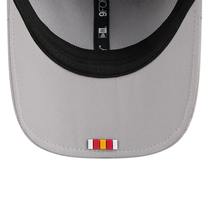 Casquette ajustable New Era grise Kansas City Chiefs 2025 Sideline M-Crown 9FORTY pour homme