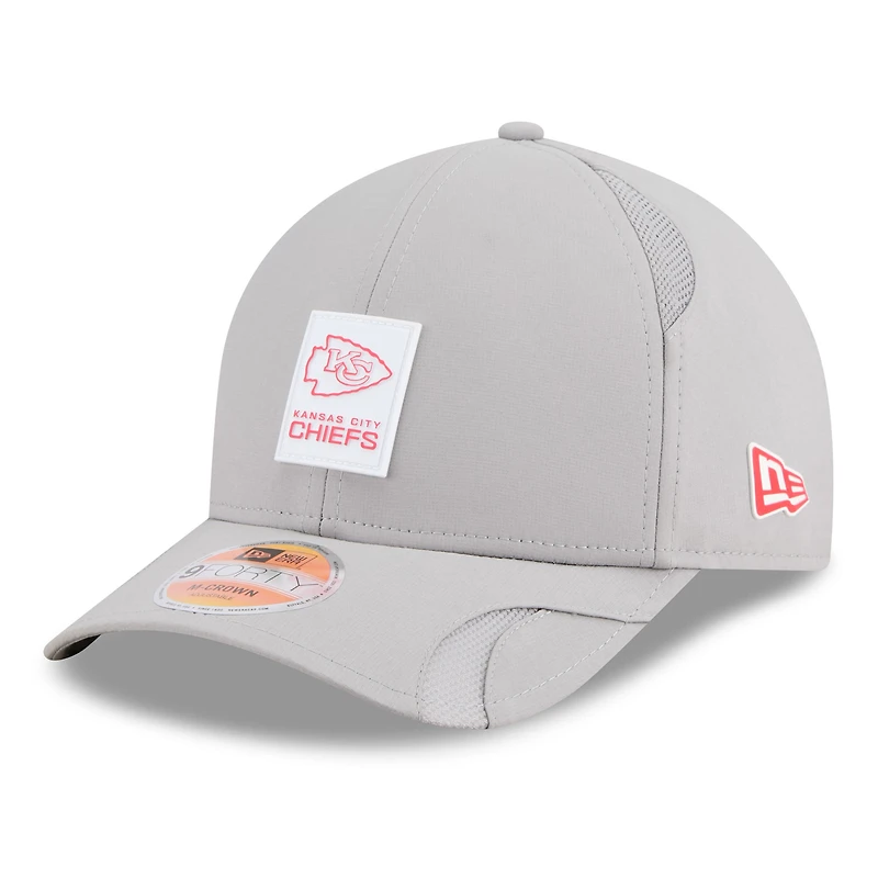 Casquette ajustable New Era grise Kansas City Chiefs 2025 Sideline M-Crown 9FORTY pour homme