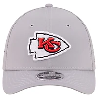 Men's New Era  Gray Kansas City Chiefs Perforated 39THIRTY M-Crown Flex Hat