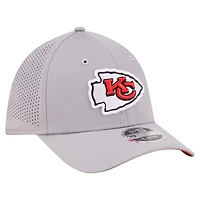 Men's New Era  Gray Kansas City Chiefs Perforated 39THIRTY M-Crown Flex Hat