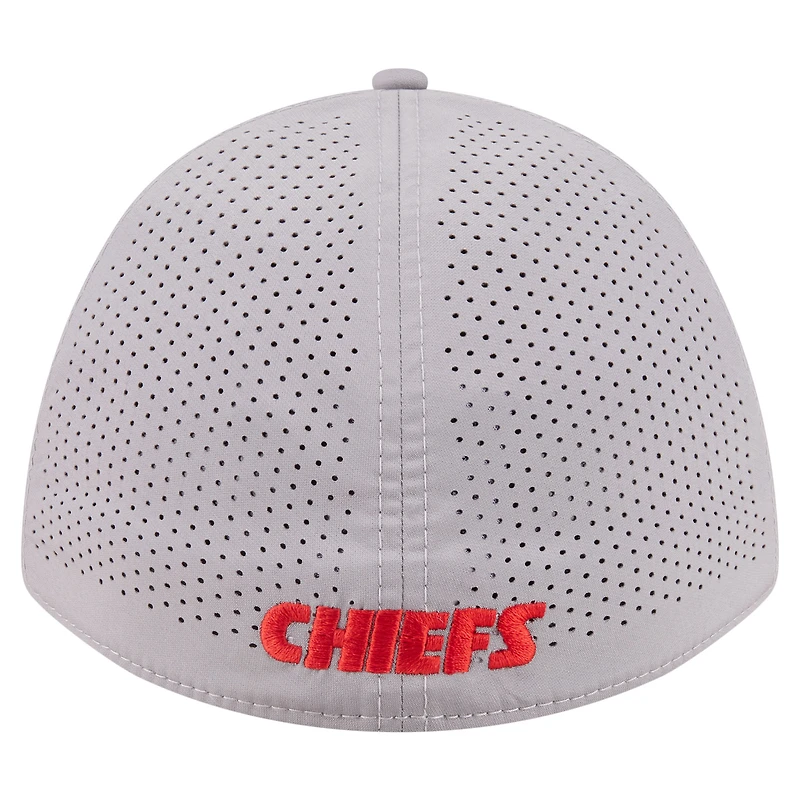 Men's New Era  Gray Kansas City Chiefs Perforated 39THIRTY M-Crown Flex Hat