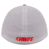 Men's New Era  Gray Kansas City Chiefs Perforated 39THIRTY M-Crown Flex Hat