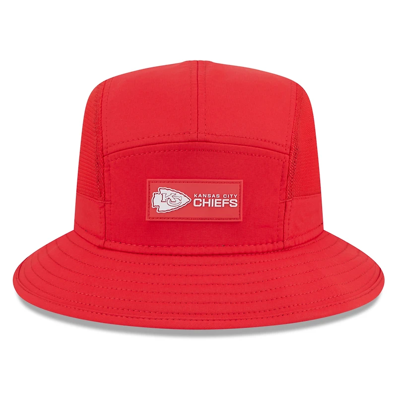 Bob rouge New Era pour homme Kansas City Chiefs 2025 Sideline
