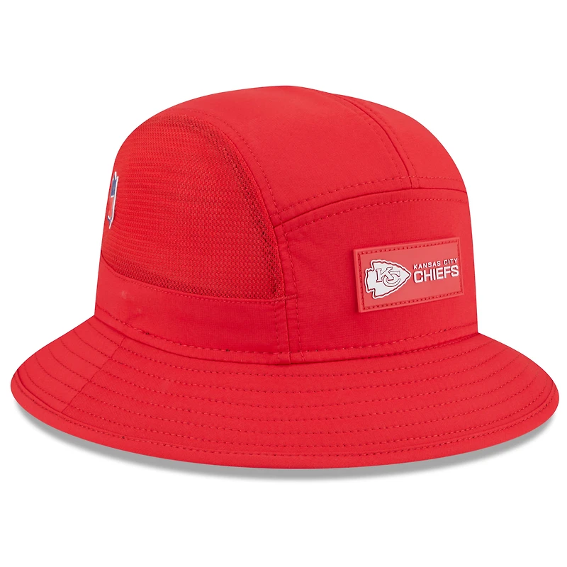 Bob rouge New Era pour homme Kansas City Chiefs 2025 Sideline