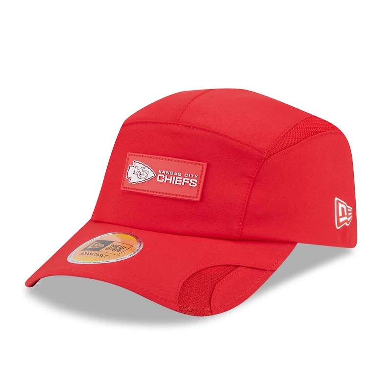 Casquette ajustable Sideline Runner 2025 rouge New Era pour homme des Kansas City Chiefs