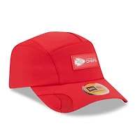 Casquette ajustable Sideline Runner 2025 rouge New Era pour homme des Kansas City Chiefs