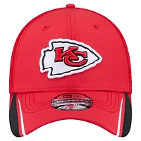 Casquette New Era rouge Game Day Linear 39THIRTY Flex des Kansas City Chiefs pour homme