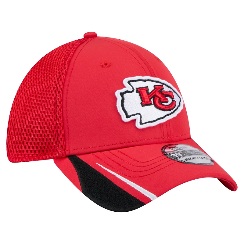 Casquette New Era rouge Game Day Linear 39THIRTY Flex des Kansas City Chiefs pour homme
