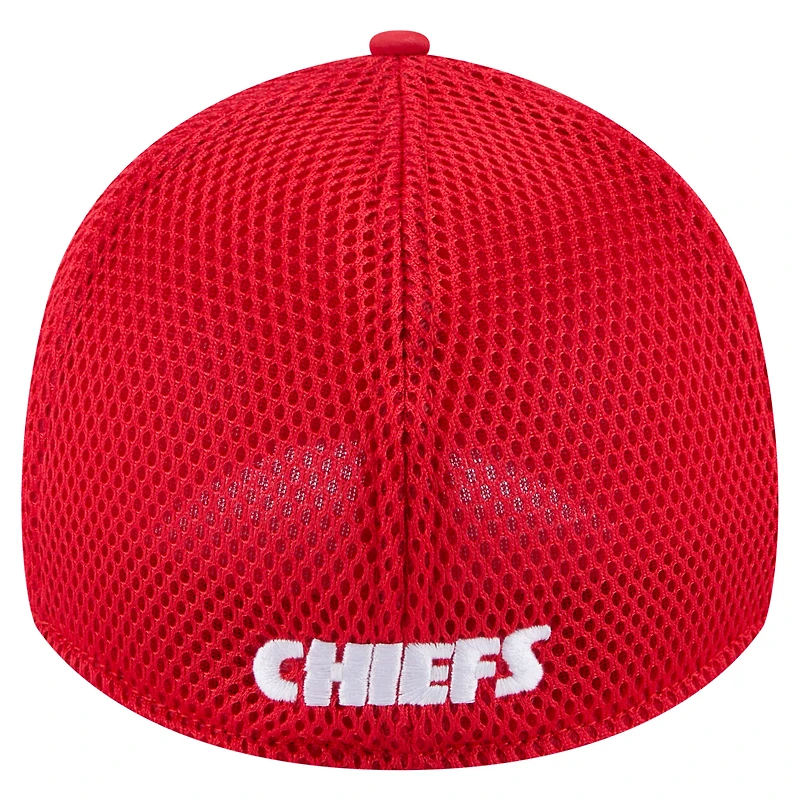 Casquette New Era rouge Game Day Linear 39THIRTY Flex des Kansas City Chiefs pour homme