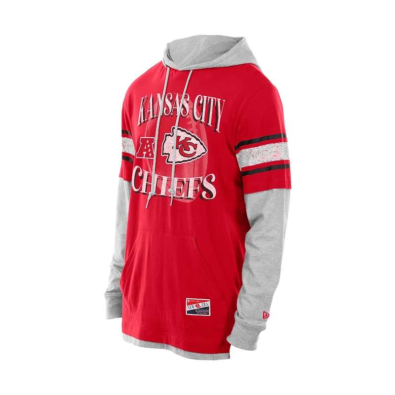 T-shirt à capuche manches longues et superpositions rouge New Era Kansas City Chiefs pour homme