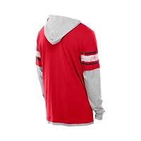 T-shirt à capuche manches longues et superpositions rouge New Era Kansas City Chiefs pour homme