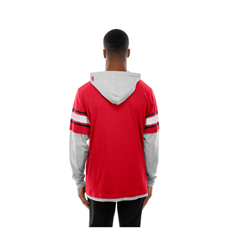 T-shirt à capuche manches longues et superpositions rouge New Era Kansas City Chiefs pour homme