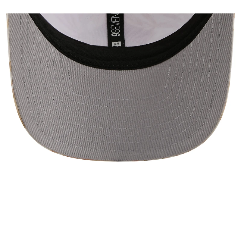 Casquette trucker ajustable New Era COOLERA 9SEVENTY pour homme, couleur beige, Kansas City Chiefs, motif palmier ton sur ton.