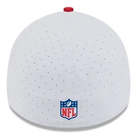 Casquette New Era 39THIRTY Flex blanche/rouge pour homme, camp d'entraînement NFL 2025 des Kansas City Chiefs