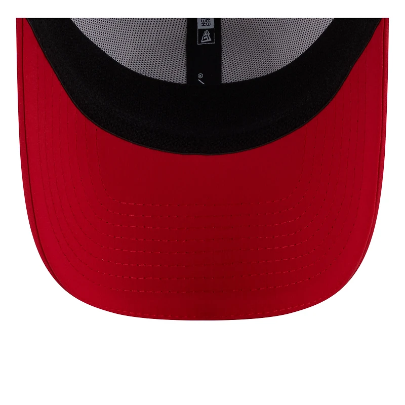Casquette New Era 39THIRTY Flex blanche/rouge pour homme, camp d'entraînement NFL 2025 des Kansas City Chiefs