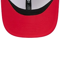 Casquette ajustable New Era 9SEVENTY blanche/rouge pour homme, camp d'entraînement NFL 2025 des Kansas City Chiefs