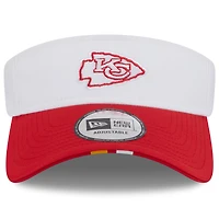 Visière ajustable New Era blanche/rouge pour homme, camp d'entraînement NFL 2025 des Kansas City Chiefs