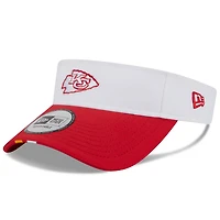 Visière ajustable New Era blanche/rouge pour homme, camp d'entraînement NFL 2025 des Kansas City Chiefs