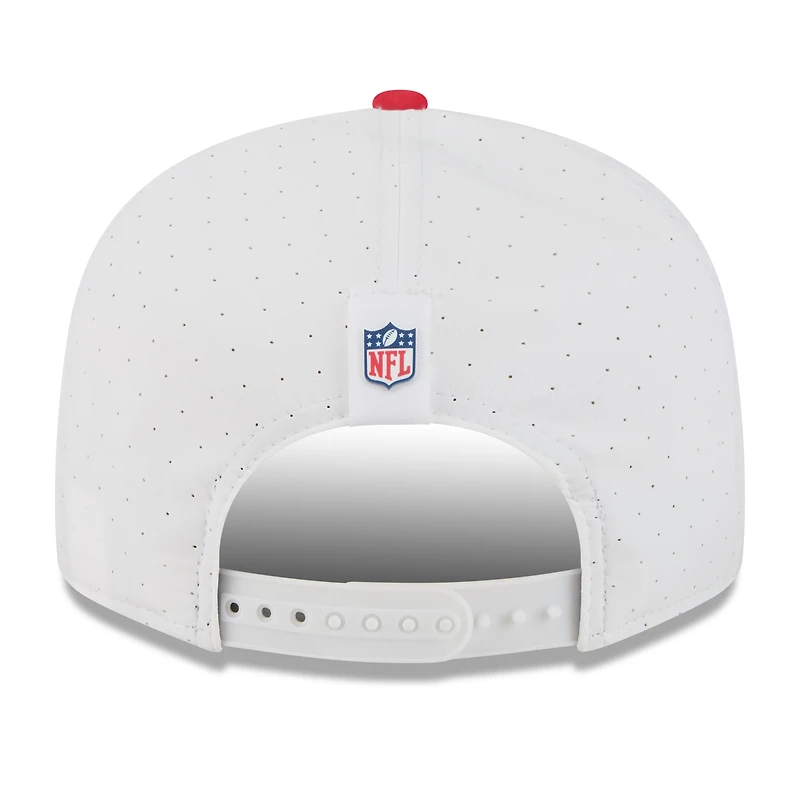 Casquette snapback 9FIFTY à panneaux divisés New Era pour homme, blanc/rouge, du camp d'entraînement NFL 2025 des Kansas City Chiefs