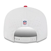 Casquette snapback 9FIFTY à panneaux divisés New Era pour homme, blanc/rouge, du camp d'entraînement NFL 2025 des Kansas City Chiefs