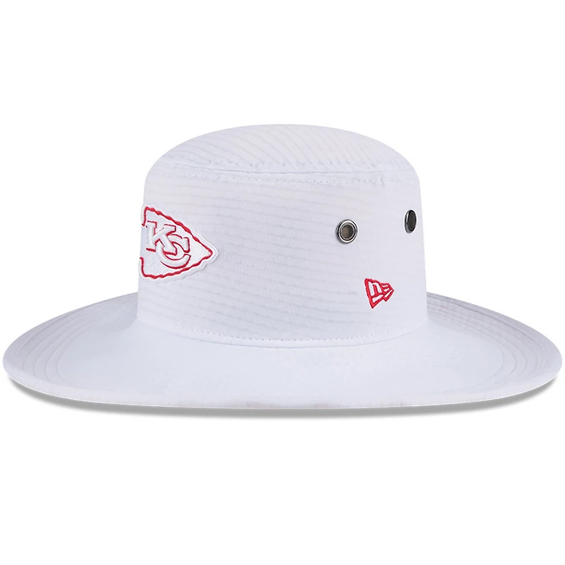 Bob New Era blanc pour homme des Kansas City Chiefs 2024 NFL Training Camp Panama